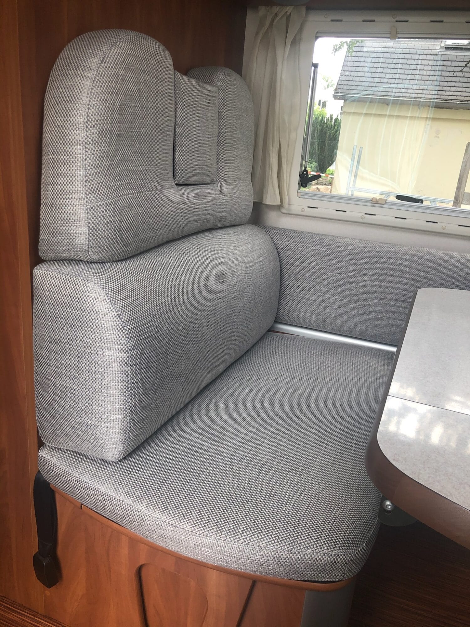 Wohnmobil-Sitzbank neu gepolstert
